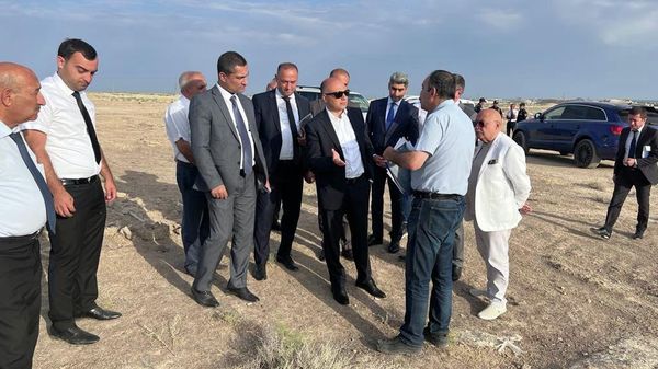 Министр культуры осмотрел исторические памятники Курганская степь, Поселение Тюркан и Каменные дороги, расположенные вблизи поселка Тюркан Хазарского района - Sputnik Азербайджан
