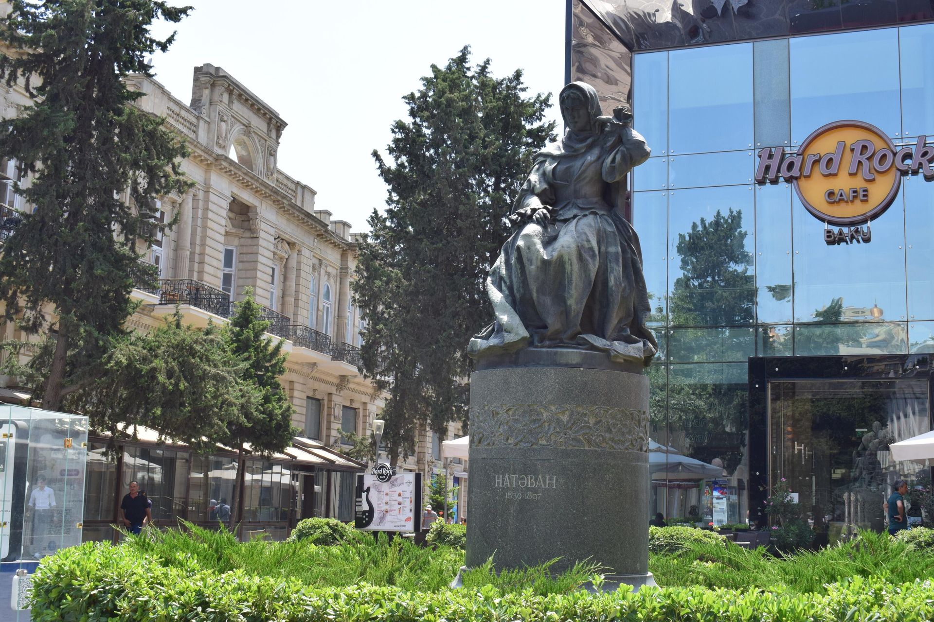 Xurşidbanu Natəvanın heykəli - Sputnik Азербайджан, 1920, 25.07.2022