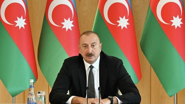 Под председательством Президента Ильхама Алиева состоялось совещание, посвященное итогам шести месяцев этого года - Sputnik Азербайджан