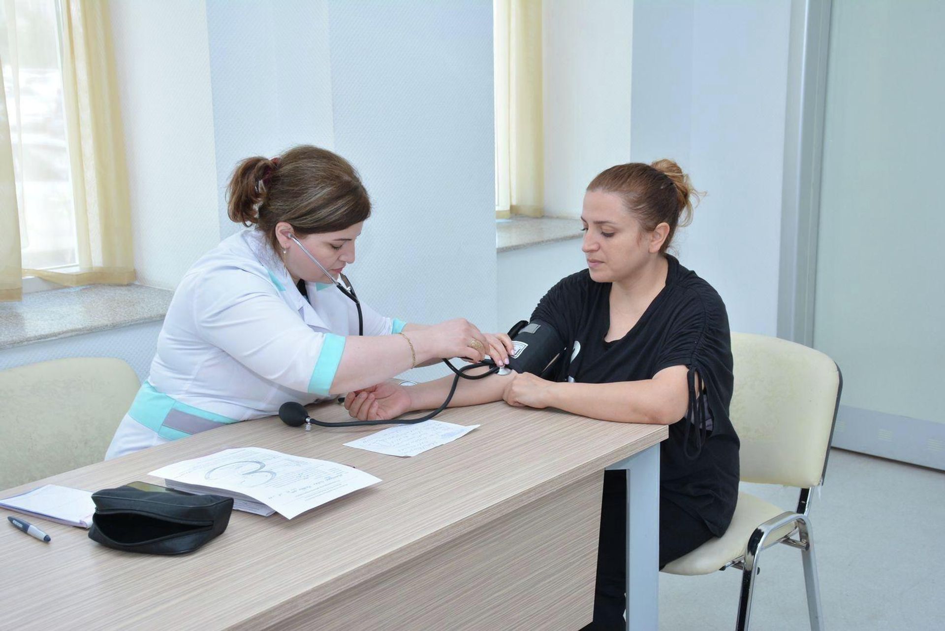 Обследование семей, которые будут переселены в село Агали Зангиланского района - Sputnik Азербайджан, 1920, 16.07.2022