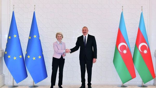 Prezident İlham Əliyevin Avropa Komissiyasının Prezidenti ilə geniş tərkibdə görüşü keçirilir - Sputnik Азербайджан