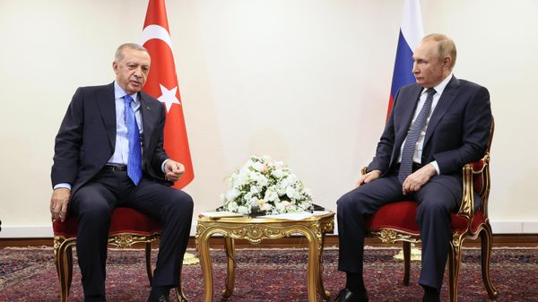 Президент РФ Владимир Путин и президент Турции Реджеп Тайип Эрдоган (слева) во время встречи - Sputnik Азербайджан