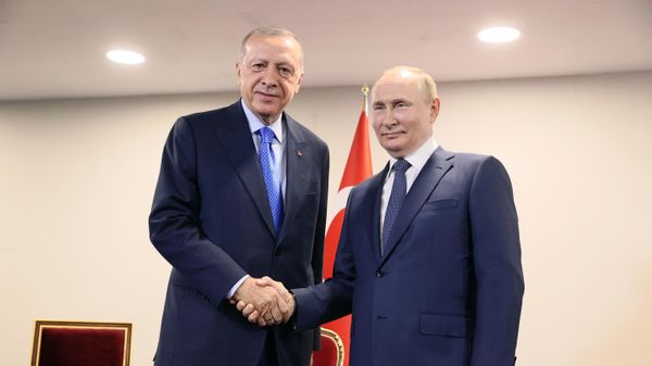 Президент РФ Владимир Путин и президент Турции Реджеп Тайип Эрдоган (слева) во время встречи - Sputnik Азербайджан