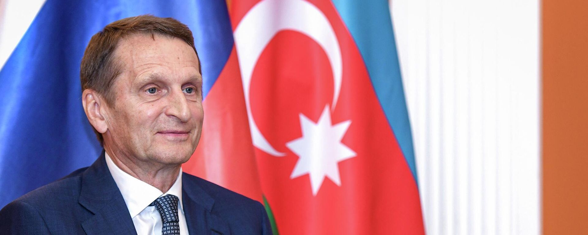 Директор Службы внешней разведки России Сергей Нарышкин во время интервью журналистам в Баку - Sputnik Азербайджан, 1920, 19.07.2022