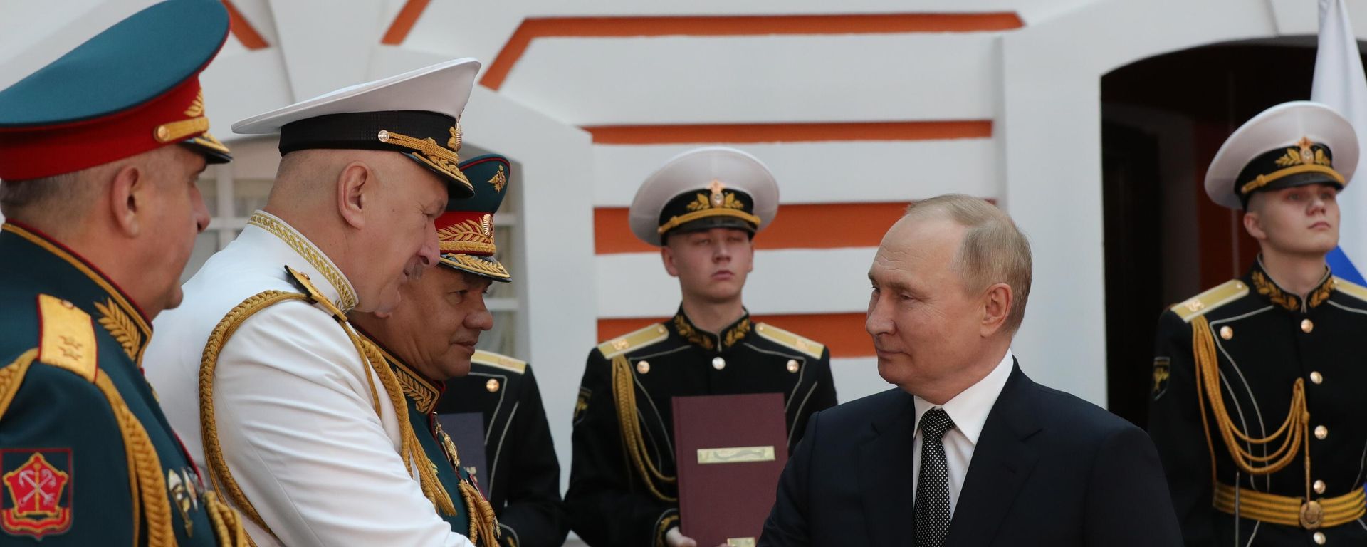 Президент РФ, верховный главнокомандующий Владимир Путин на церемонии подписания Указа об утверждении Морской доктрины Российской Федерации - Sputnik Азербайджан, 1920, 31.07.2022