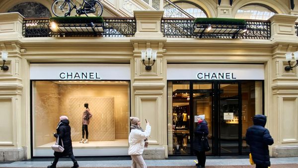 Закрытый магазин Chanel в ГУМе - Sputnik Азербайджан