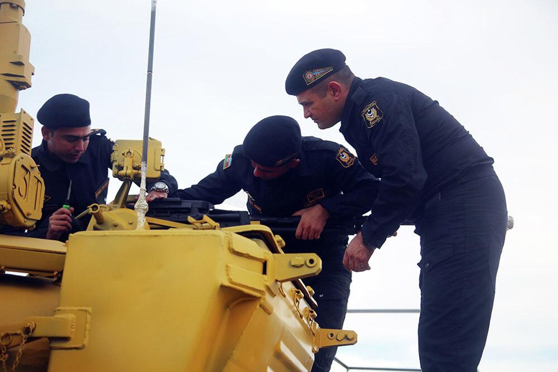 Tankçılarımız “Tank biatlonu” müsabiqəsinə hazırlıqlarını davam etdirir - Sputnik Азербайджан, 1920, 11.08.2022