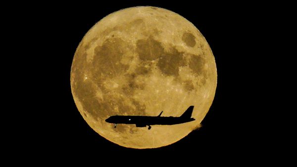 Последнее суперлуние в 2022 году - Sputnik Азербайджан
