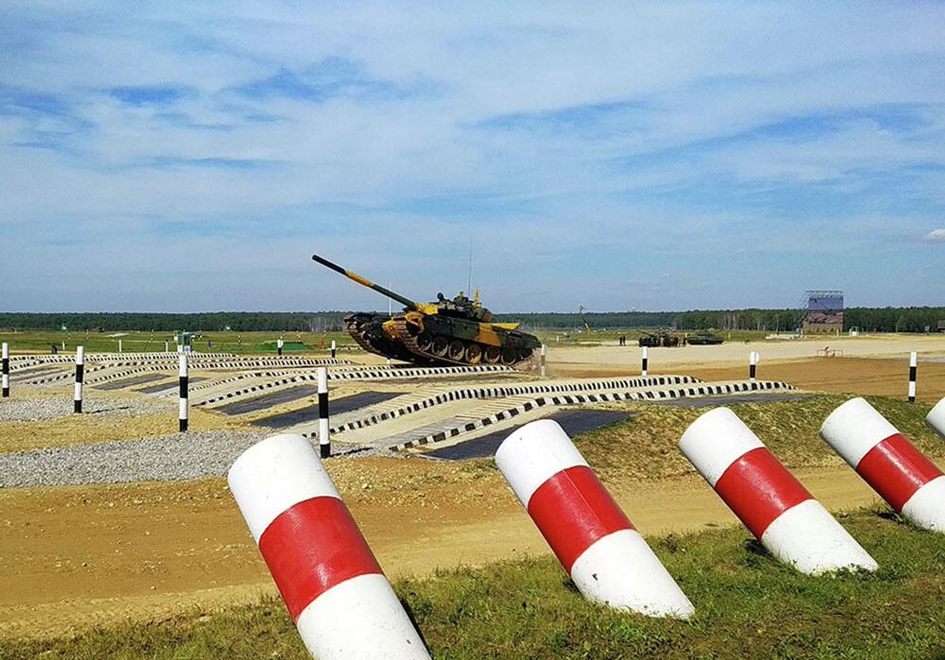 Hərbi qulluqçularımız “Tank biatlonu” müsabiqəsində ilk yarışa başlayıblar - Sputnik Азербайджан, 1920, 13.08.2022