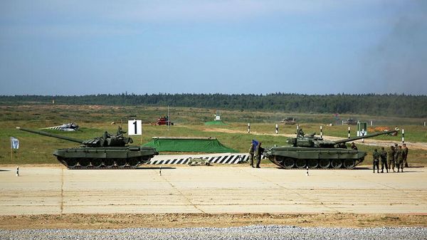 Участники конкурса «Танковый биатлон» выполнили нормативы  - Sputnik Азербайджан