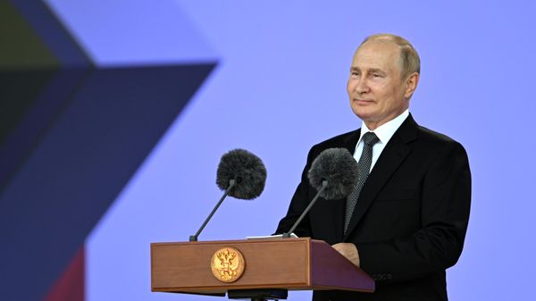  Президент РФ Владимир Путин выступает на церемонии открытия Международного военно-технического форума Армия-2022 и Армейских международных игр - 2022 в военно-патриотическом парке Патриот в подмосковной Кубинке - Sputnik Азербайджан