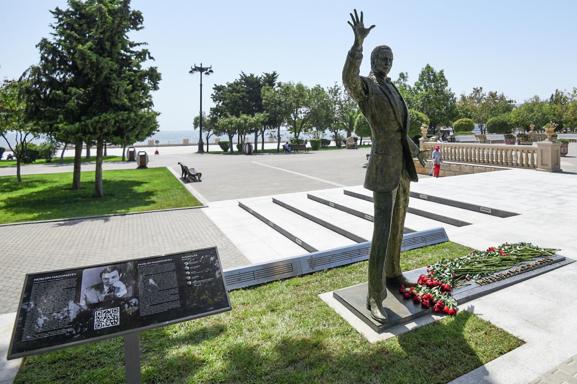 Dənizkənarı Milli Parkında dünyaşöhrətli müğənni Müslüm Maqomayevin abidəsi - Sputnik Азербайджан, 1920, 18.08.2022