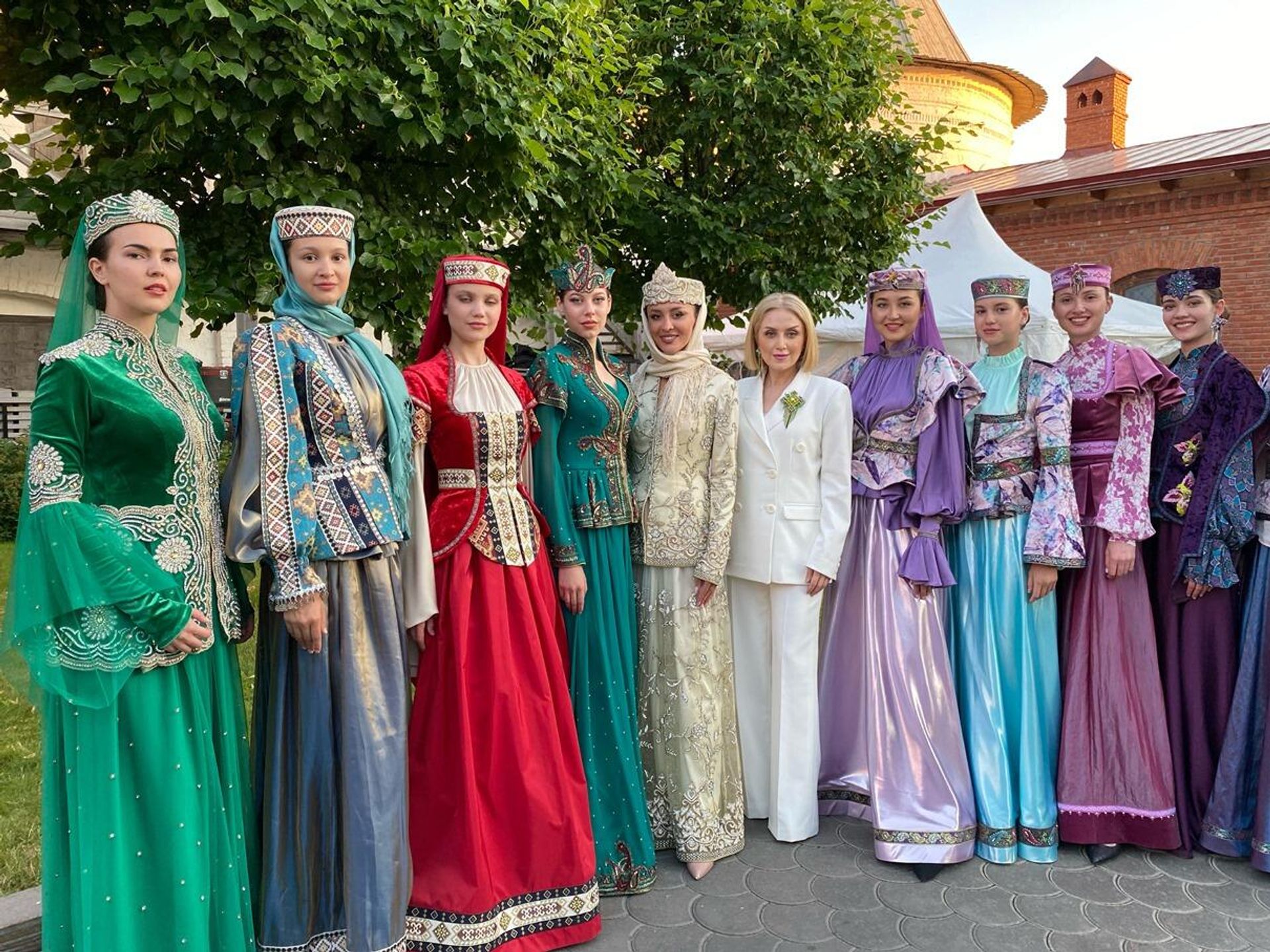 В Музее-заповеднике Казанский Кремль прошел показ коллекций азербайджанского дизайнера Гюльнары Халиловой под названиями Карабах и Харыбюльбюль - Sputnik Азербайджан, 1920, 17.08.2022