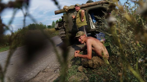 Украинские военные на фронте - Sputnik Азербайджан