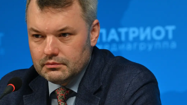 Солонников: Запад шантажирует мир ядерной катастрофой, чтобы устроить переворот в России - Sputnik Азербайджан