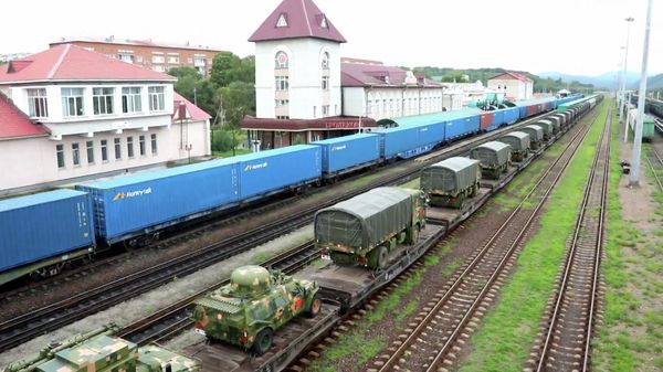 Китайские военные прибыли в Россию для участия в учениях Восток-2022 - Sputnik Азербайджан