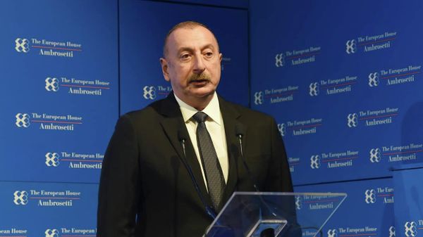 İlham Əliyev İtaliyanın Çernobbio şəhərində keçirilən beynəlxalq forumda iştirak edib - Sputnik Азербайджан