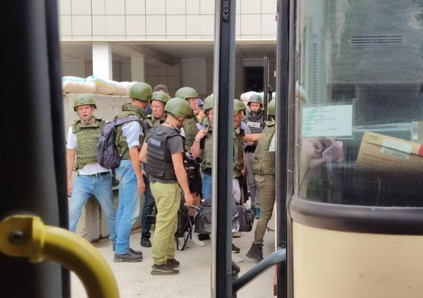 Сотрудники прессы и делегаты Международного агентства по атомной энергии (МАГАТЭ) во время посещения Запорожской атомной электростанции.  - Sputnik Азербайджан
