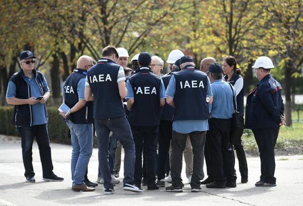 Делегаты Международного агентства по атомной энергии (МАГАТЭ) на территории Запорожской атомной электростанции. Запорожская АЭС расположена рядом с Энергодаром, это самая крупная по числу блоков и самая мощная АЭС в Европе.  - Sputnik Азербайджан