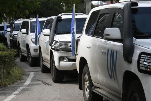 Автомобили делегатов Международного агентства по атомной энергии (МАГАТЭ) на территории Запорожской атомной электростанции. Запорожская АЭС расположена рядом с Энергодаром, это самая крупная по числу блоков и самая мощная АЭС в Европе.  - Sputnik Азербайджан