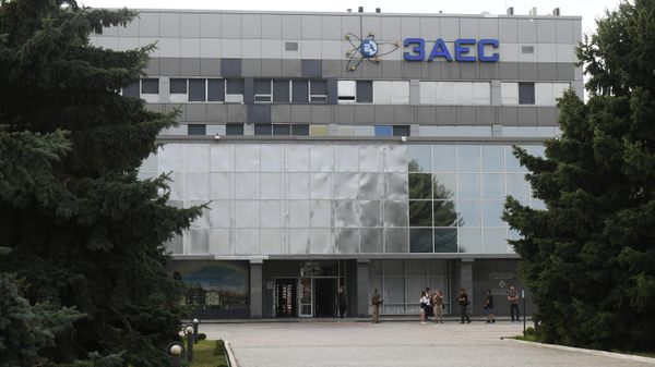 Сотрудники МАГАТЭ на Запорожской атомной электростанции - Sputnik Азербайджан