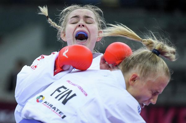 Каратистки во время поединка на турнире Премьер-лига Karate1 в Баку. - Sputnik Азербайджан