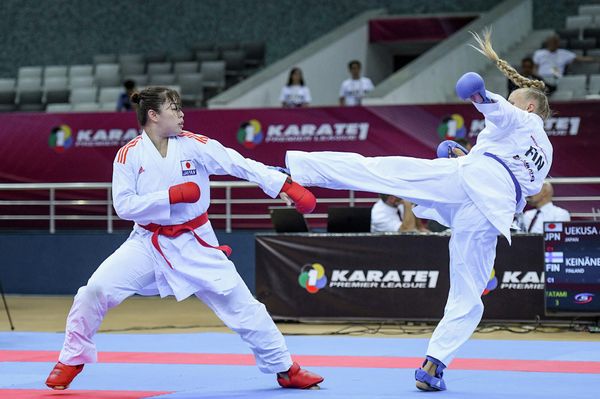 Каратистки во время поединка на турнире Премьер-лига Karate1 в Баку. - Sputnik Азербайджан