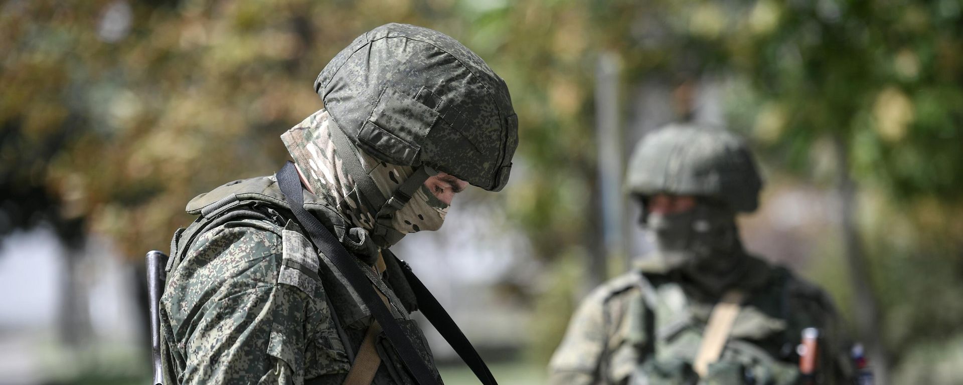 Военнослужащие ВС РФ замеряют уровень радиации на Запорожской АЭС в Энергодаре - Sputnik Азербайджан, 1920, 01.01.2024