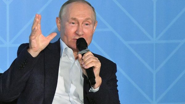 Рабочая поездка президента РФ В. Путина в Петропавловск-Камчатский - Sputnik Азербайджан