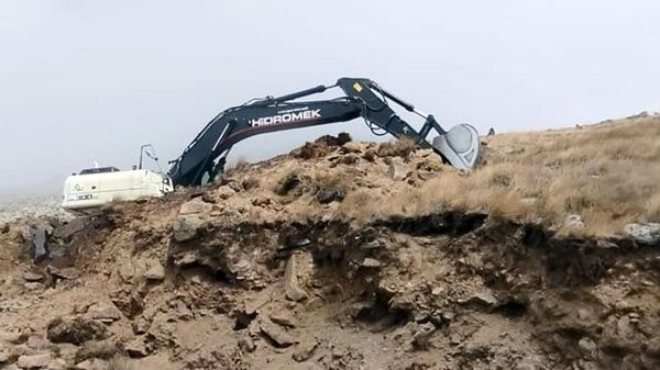 Армия Армении обстреляла гражданских, проводящих дорожные работы в Азербайджане
 - Sputnik Азербайджан