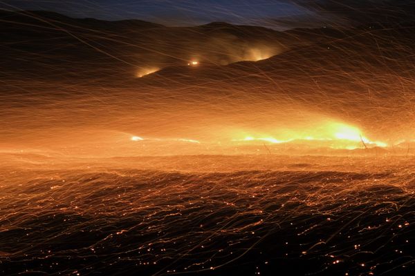 Лесной пожар в Кастаике, Калифорния. - Sputnik Азербайджан
