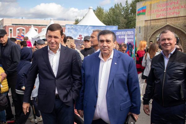 «Азербайджанское подворье» было представлено на празднике ко Дню народов Среднего Урала - Sputnik Азербайджан