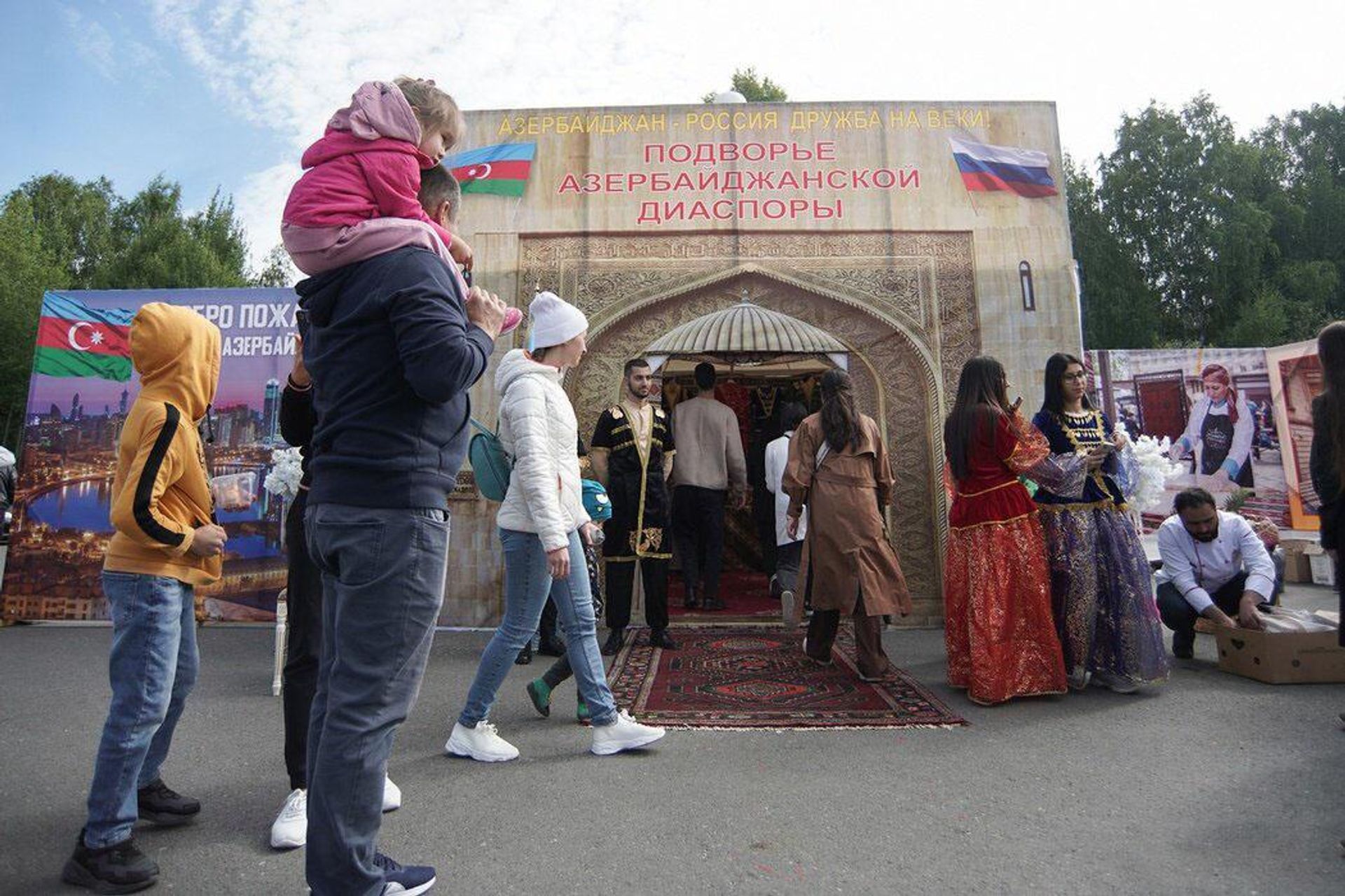 «Азербайджанское подворье» было представлено в Дне народов Среднего Урала - Sputnik Азербайджан, 1920, 08.09.2022