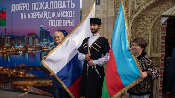 «Азербайджанское подворье» было представлено на празднике ко Дню народов Среднего Урала - Sputnik Азербайджан