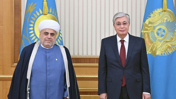 Президент Казахстана Касым-Жомарт Токаев принял председателя Управления мусульман Кавказа (УМК) Аллахшукюра Пашазад - Sputnik Азербайджан