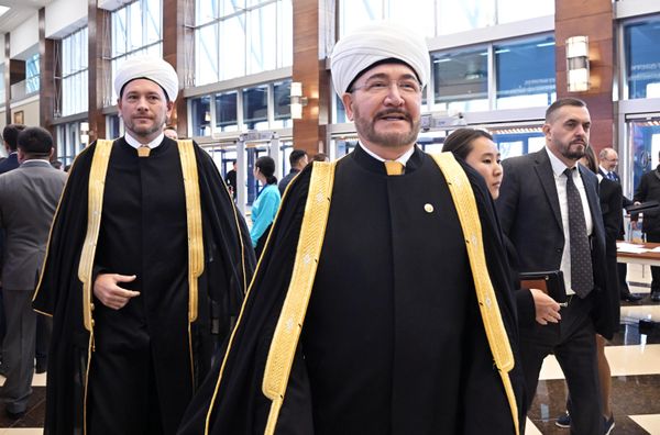 Председатель Совета муфтиев России, председатель Духовного управления мусульман Европейской части России муфтий шейх Равиль Гайнутдин на VII съезде лидеров мировых и традиционных религий во Дворце Независимости в Нур-Султане. - Sputnik Азербайджан