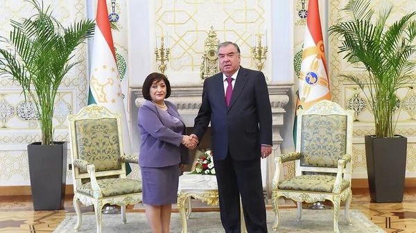 Президент Республики Таджикистан Э.Рахмон принял Председателя Милли Меджлиса Азербайджанской Республики С.Гафарову - Sputnik Азербайджан