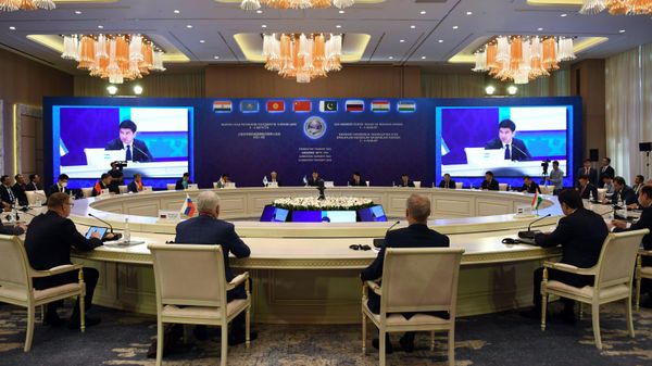 Участники заседания Совета министров иностранных дел государств-членов ШОС в Ташкенте. - Sputnik Азербайджан