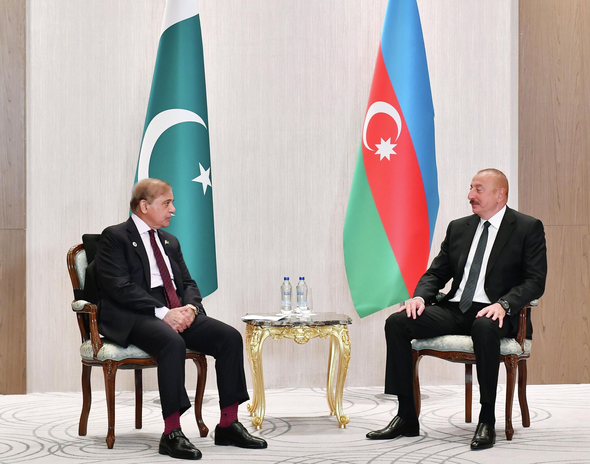 Президент Азербайджана Ильхам Алиев встретился в Самарканде с премьер-министром Пакистана - Sputnik Азербайджан, 1920, 16.09.2022