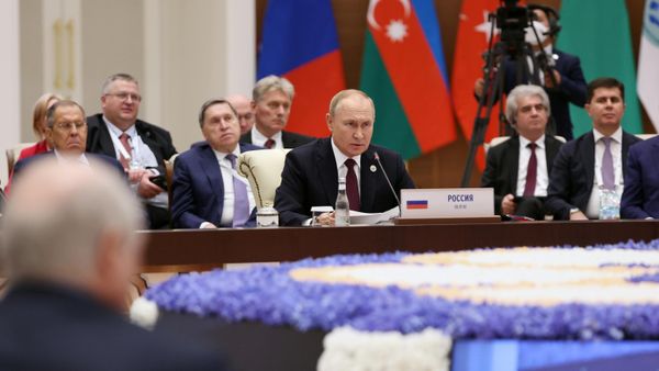 Президент РФ Владимир Путин выступает на заседании в расширенном составе глав стран - участниц Шанхайской организации сотрудничества (ШОС), глав стран - наблюдателей ШОС, глав приглашенных государств и глав приглашенных международных организаций - Sputnik Азербайджан