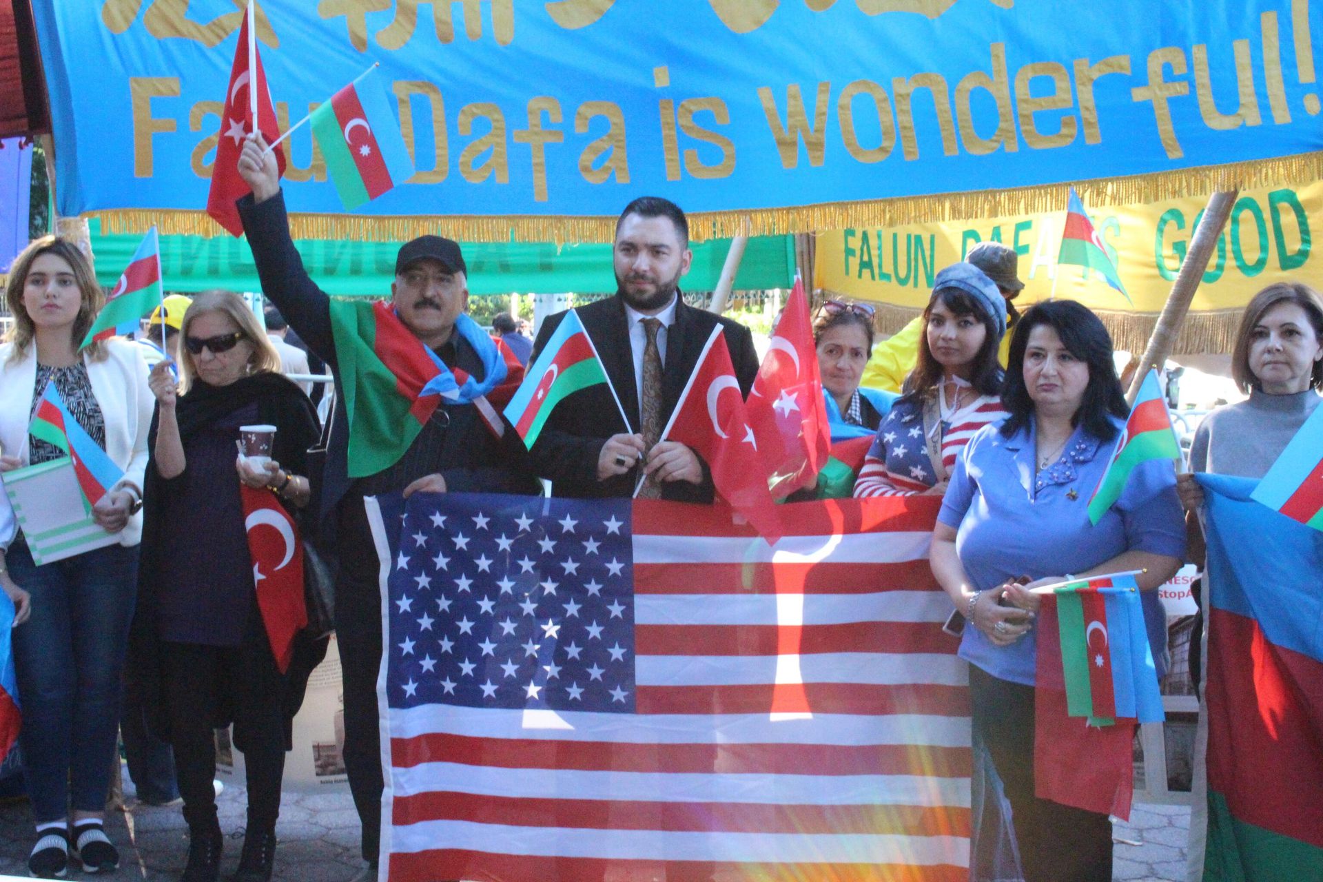 BMT-nin mənzil-qərargahı önündə Ermənistanın təxribatlarına etiraz edilib - Sputnik Азербайджан, 1920, 24.09.2022
