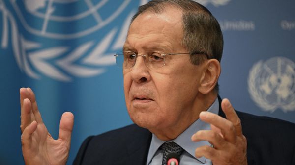 Министр иностранных дел России Сергей Лавров на пресс-конйеренции на 77-й сессии Генеральной Ассамблеи Организации Объединенных Наций  - Sputnik Азербайджан