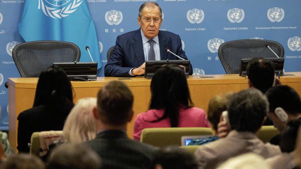 Министр иностранных дел России Сергей Лавров на пресс-конйеренции на 77-й сессии Генеральной Ассамблеи Организации Объединенных Наций  - Sputnik Азербайджан