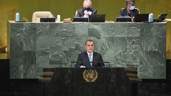 Глава МИД Азербайджана Джейхун Байрамов на заседании 77-й сессии Генеральной ассамблеи ООН - Sputnik Азербайджан