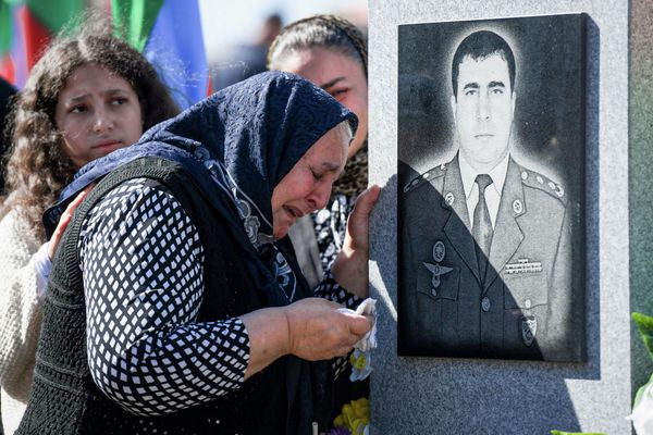 День памяти шехидов на II Аллее почётного захоронения в Баку. - Sputnik Азербайджан