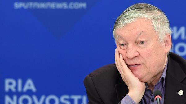 Международный гроссмейстер, двенадцатый чемпион мира по шахматам Анатолий Карпов - Sputnik Азербайджан