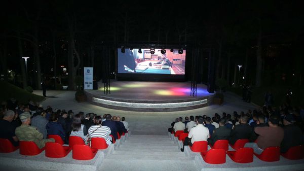 Главное Управление культуры города Баку по случаю 27 сентября - Дня памяти организовало для семей шехидов и ветеранов Отечественной войны показ фильма «Долу» - Sputnik Азербайджан