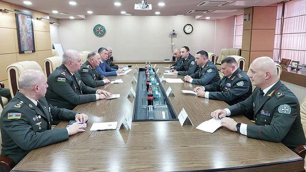 Начальник Генерального штаба Азербайджанской Армии генерал-полковник Керим Велиев встретился с командующим Силами обороны Грузии генерал-майором Георгием Матиашвили - Sputnik Азербайджан
