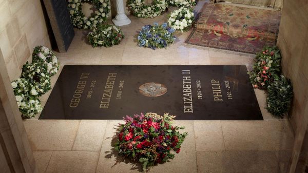 Надгробная плита на могиле Елизаветы II - Sputnik Азербайджан