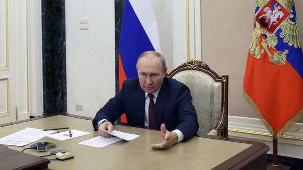 Президент РФ Владимир Путин проводит в режиме видеоконференции встречу с главами делегаций заседания Совещания руководителей органов безопасности и разведывательных служб государств-участников СНГ - Sputnik Азербайджан